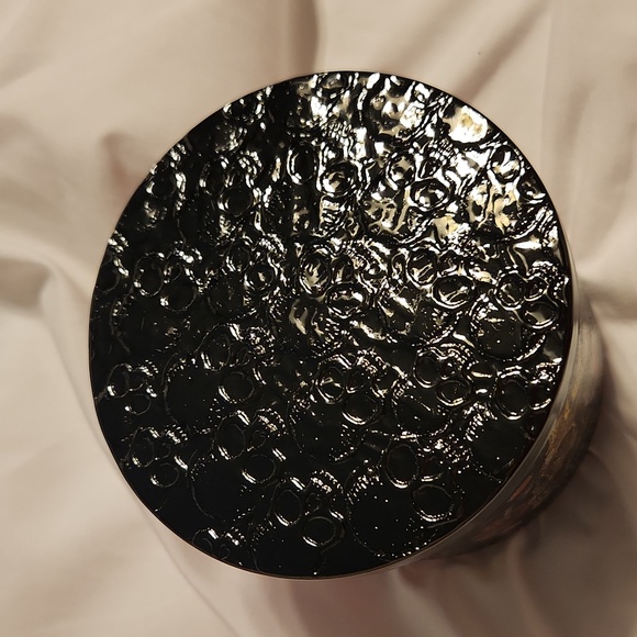 BNWT Bath and Body Works Vampire Blood candle - Picture 2 of 4